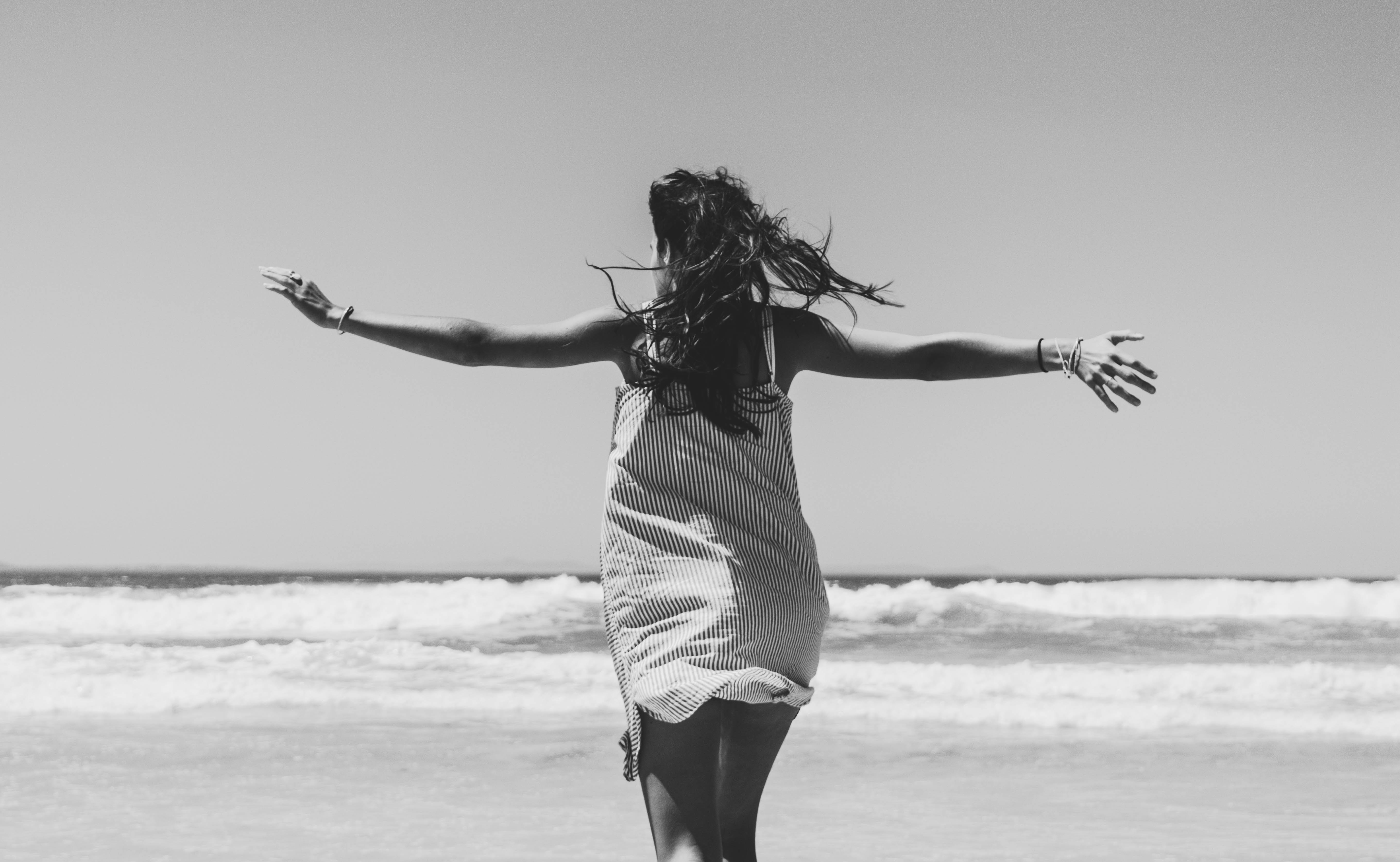 fotos lindas na praia em preto branco