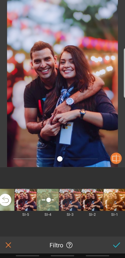 pareja en una ciudad de noche
