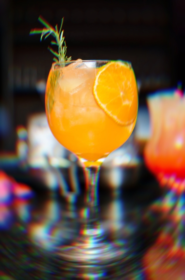 coctel naranja con romero