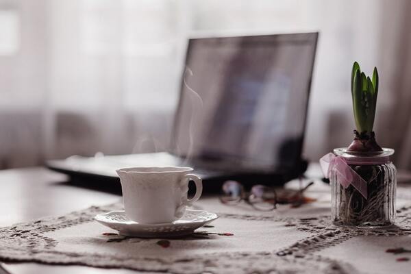 Trabajando con un cafezito