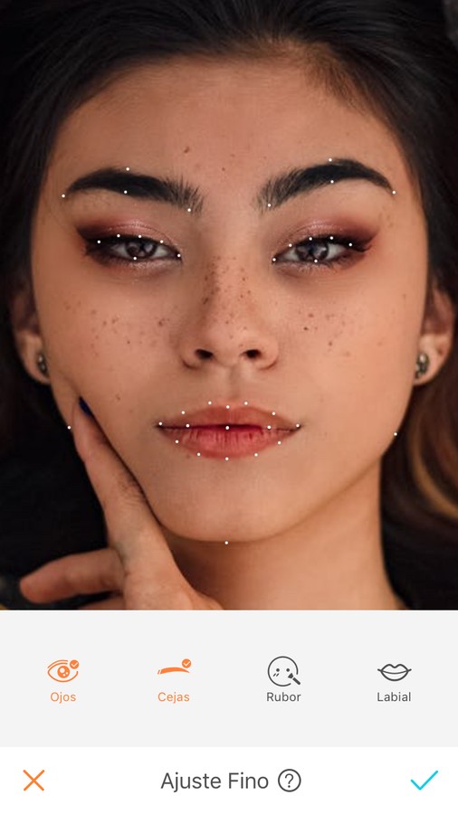 edición de foto de mujer con diferentes maquillajes de AirBrush