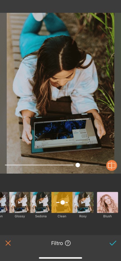 mujer leyendo en su iPad