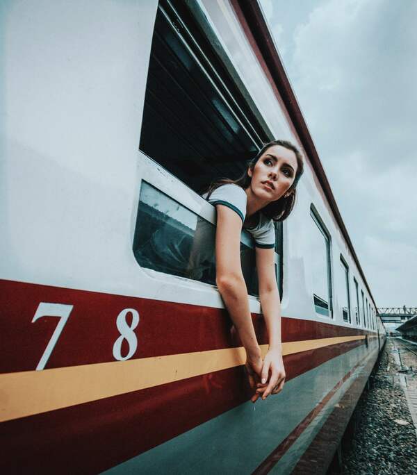mujer en tren
