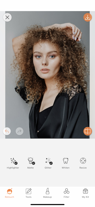 picture white woman with curly hair being edited by AirBrush with Filter