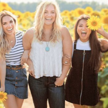 How to Edit the Perfect Group Photo for Girlfriends Day